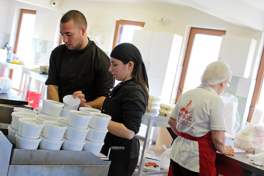 Studenții unui institut gastronomic italian fac practică în Restaurantul Social ASSOC