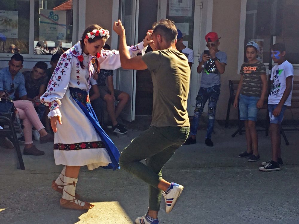 Festivalul cheudenilor de pretutindeni a reunit români, romi și maghiari pe o singură scenă