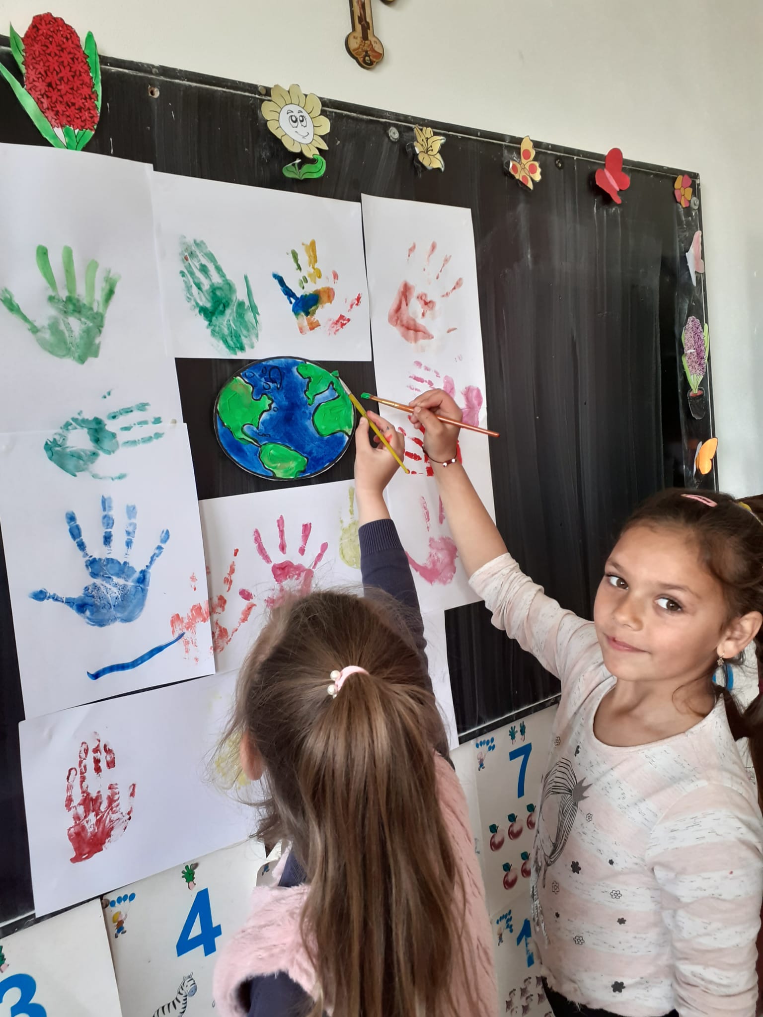 Exodul din clasele cu copii romi, combătut de experții din proiectul “Școala Comunității Remetea Chioarului”