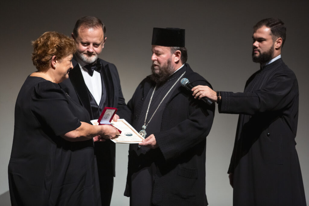 Arhiereu vicar Timotei SĂTMĂREANUL - Episcopia Ortodoxă a Maramureșului și Sătmarului / ASSOC, 30 de ani cu fapte bune - spectacol aniversar, 21 noiembrie 2025, Teatrul Municipal Baia Mare