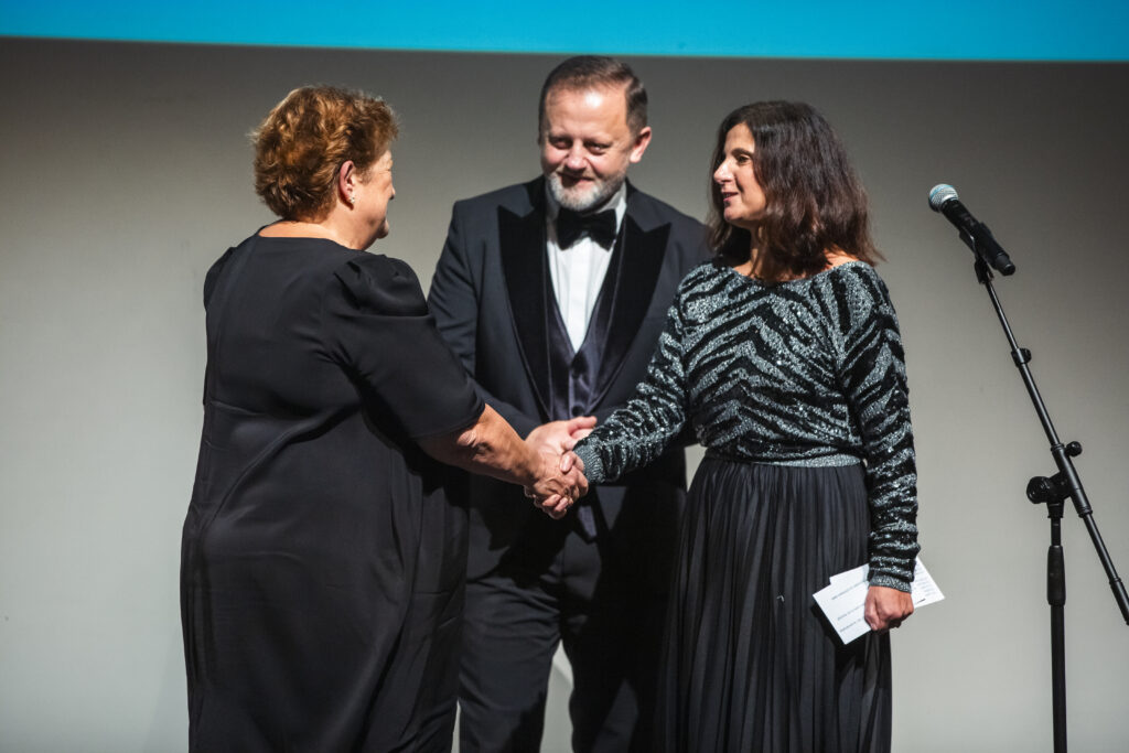 Diana CRISTEA - președinte CNASR / ASSOC, 30 de ani cu fapte bune - spectacol aniversar, 21 noiembrie 2025, Teatrul Municipal Baia Mare